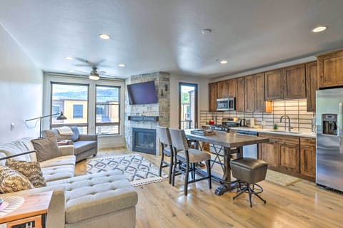 Silverthorne Vacation Rental | 1BR | 2BA | 860 Sq Ft | Steps Required to Access