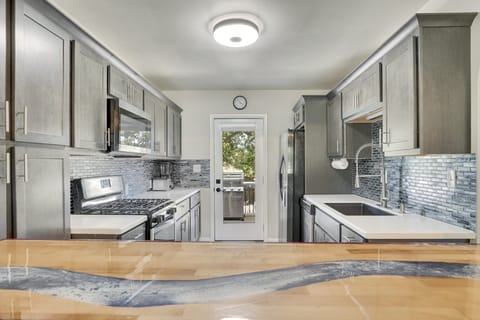 ★We provided salt & pepper, and other condiments★