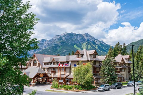 You'll love our convenient location.