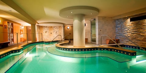 The lodge has a hot pool and sauna for guests to enjoy.