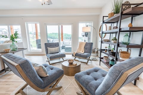 Extra Sitting Area