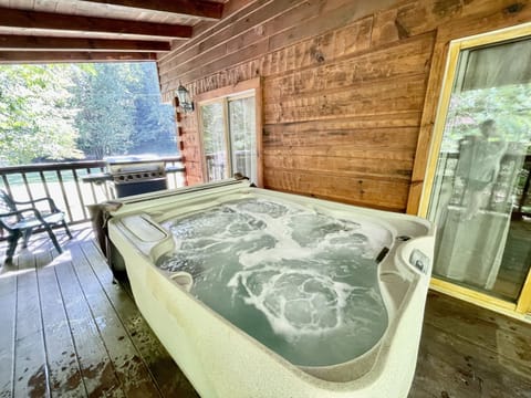 Cabin, 2 Bedrooms | Private spa tub