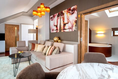 Minibar, in-room safe, desk, bed sheets