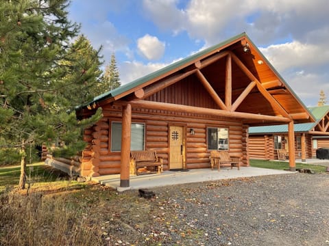2BD, 2BA Luxury Cabin
