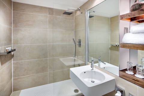 Shower, free toiletries, hair dryer, towels