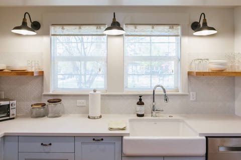 "Very clean, spacious, comfortable home away from home. Conveniently located near Portland, the coast and the mountains. Great stay." - Rod