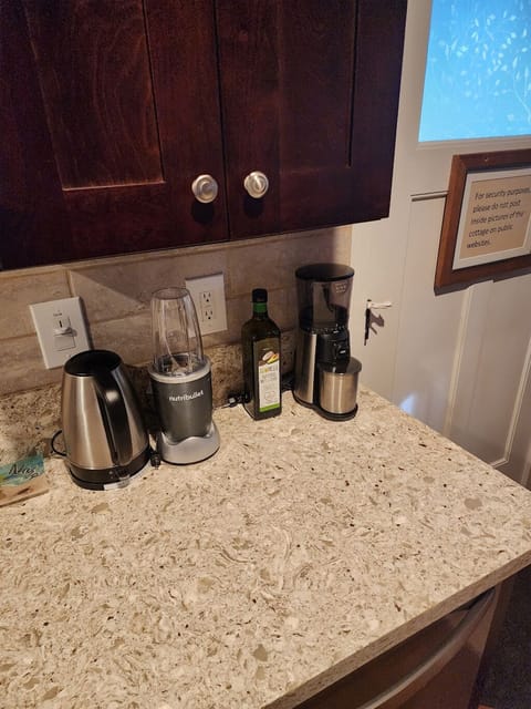 Electric tea kettle, Nutribullet, coffee grinder