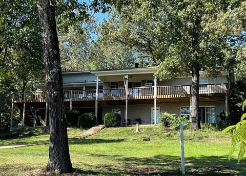 King's Port on Lake Hamilton, Main deck above, patio with hot tub below.