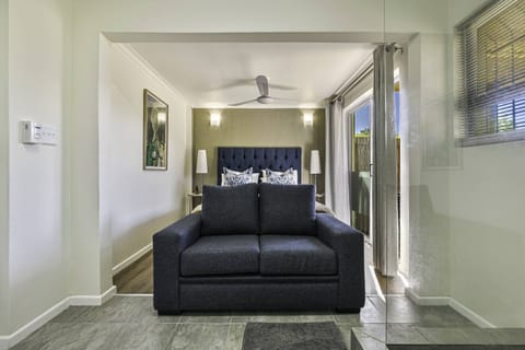 Comfort Double Room, 1 Queen Bed | Individually decorated, individually furnished, desk, laptop workspace