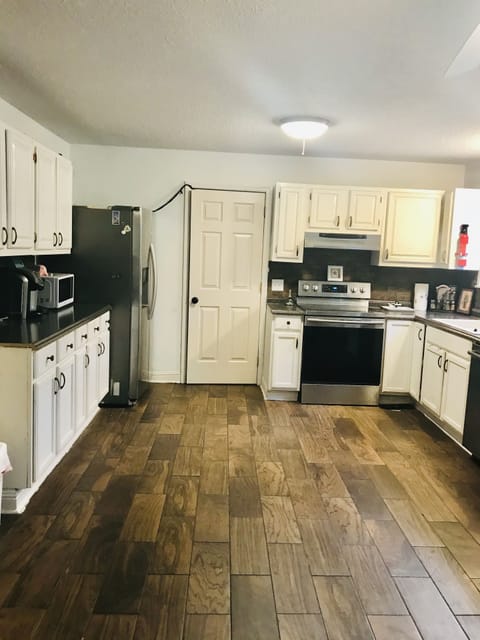 Fully stocked full-size kitchen