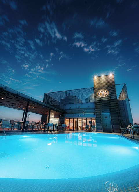 2 bars/lounges, sports bar