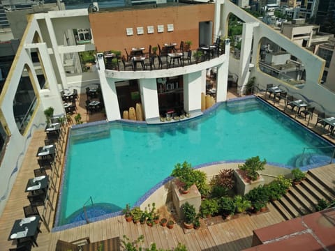 Outdoor pool, sun loungers