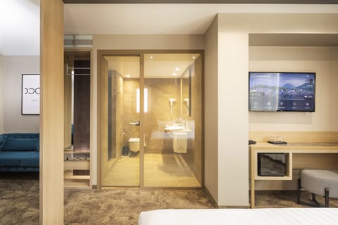 Deluxe Double Room | Egyptian cotton sheets, premium bedding, memory foam beds, minibar