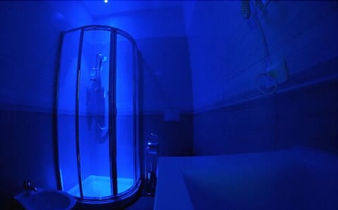 Triple Room | Bathroom shower