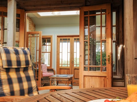 2 bedrooms, individually decorated, individually furnished, free WiFi