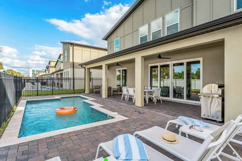 Private Pool & Patio