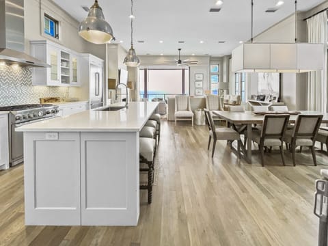 House, 5 Bedrooms | Private kitchen | Fridge, oven, coffee/tea maker, toaster