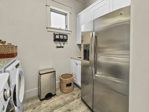 House, 5 Bedrooms | Private kitchen | Fridge, oven, coffee/tea maker, toaster