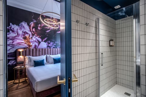 Classic Double or Twin Room | Minibar, in-room safe, individually decorated, individually furnished