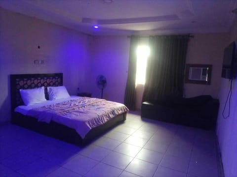 Basic Room, 1 Queen Bed | Free WiFi
