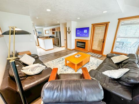 Relax in the cozy living area with plush leather seating, a modern electric fireplace, and easy access to the outdoor patio. Perfect for unwinding after a day exploring Pacific City’s stunning coastline
