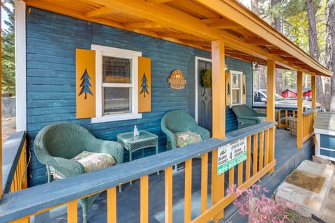 Big Bear Lake Vacation Rental | 2BR | 1BA | 2 Steps To Access | 850 Sq Ft