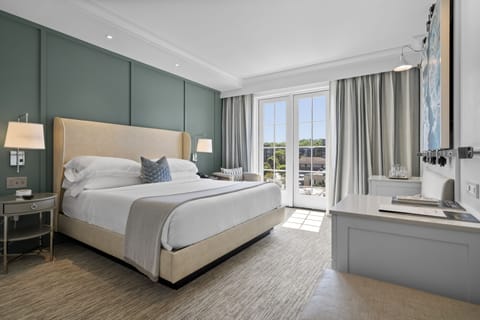 Superior Room, 1 King Bed | In-room safe, blackout drapes, soundproofing, iron/ironing board