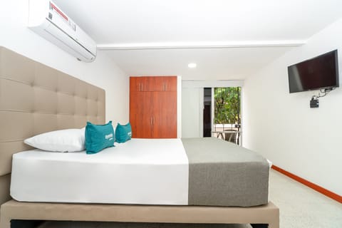 Double Room | Hypo-allergenic bedding, desk, free WiFi, bed sheets