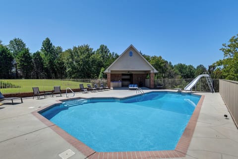 Lebanon Vacation Rental | 4BR | 3.5BA | 3 Steps Required | 4,812 Sq Ft
