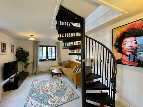 Luxury Apartment, Private Bathroom | Lounge