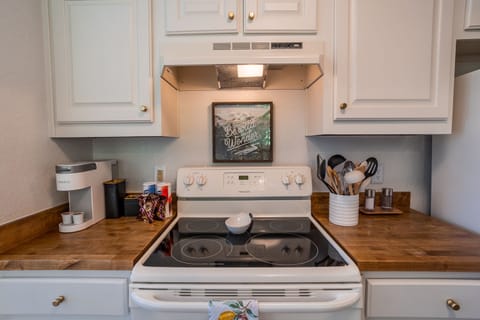 Electric Range, Keurig Not Available