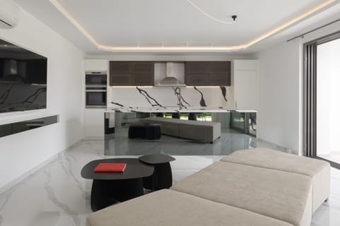 Practical and fully equipped kitchen.