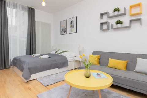Spacious living room with full equipment. 