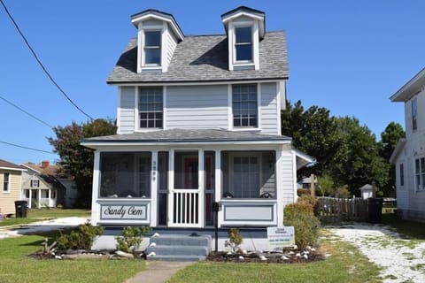 Charming Chincoteague Waterman's Cottage