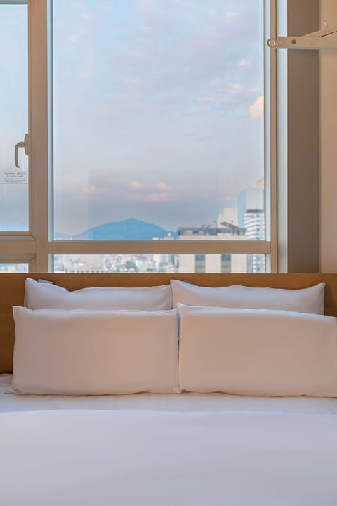Music room | Premium bedding, free WiFi, bed sheets