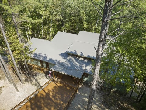 Plenty of natural light & shades, relaxation for all four seasons!