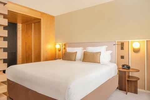 Deluxe Double Room | Premium bedding, minibar, in-room safe, desk