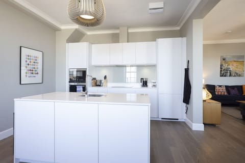 Apartment, 2 Bedrooms | Private kitchen | Fridge, microwave, oven, stovetop