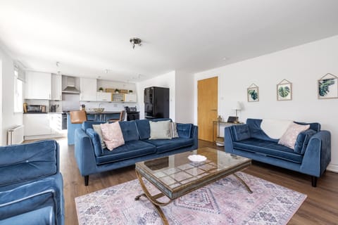 Apartment, 2 Bedrooms | Living area | TV