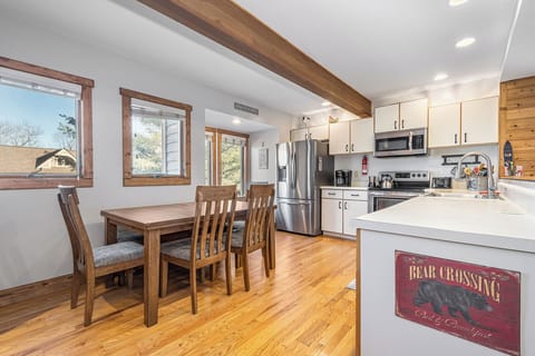 Studio (3 Bedrooms) | Property amenity