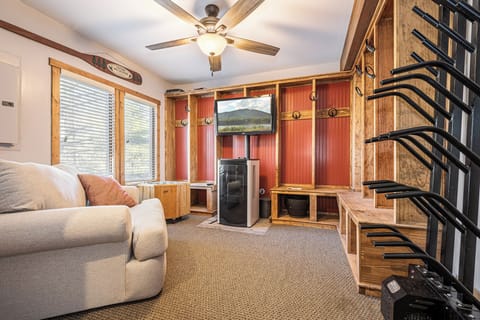 Studio (3 Bedrooms) | Property amenity