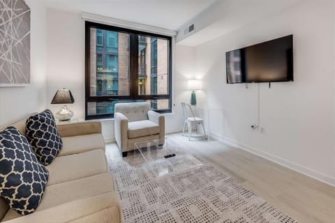 Noma Washington 1 Bedroom Deluxe Living Room