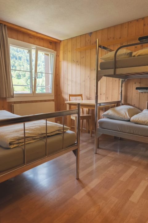 Six-Bed Room with Washbasin | Free WiFi, bed sheets