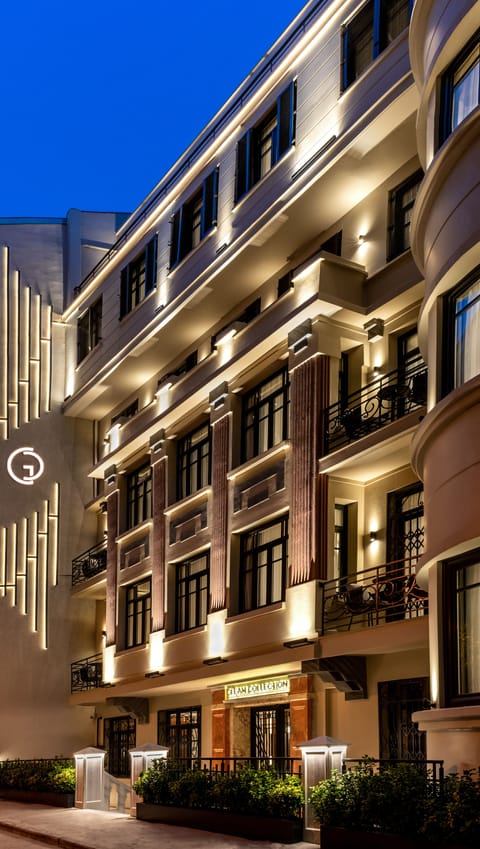 Front of property - evening/night