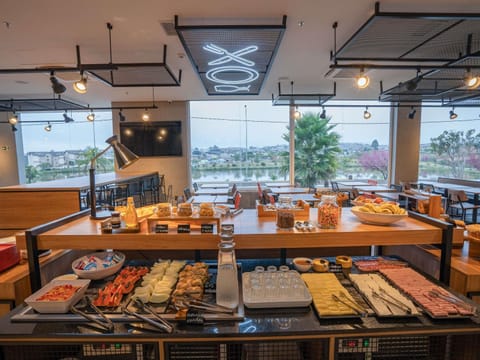 Daily buffet breakfast for a fee
