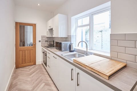 Apartment 1 @ High Street, Caernarfon - Host & Stay