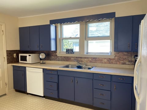 Updated kitchen in copper and navy with all appliances and supplies included. 