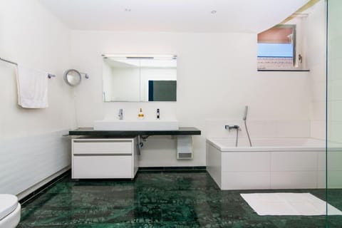 Family Triple Room | Free WiFi