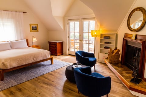 Ocean View King Junior Suite | Premium bedding, iron/ironing board, free WiFi, bed sheets