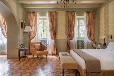 Down comforters, minibar, in-room safe, desk